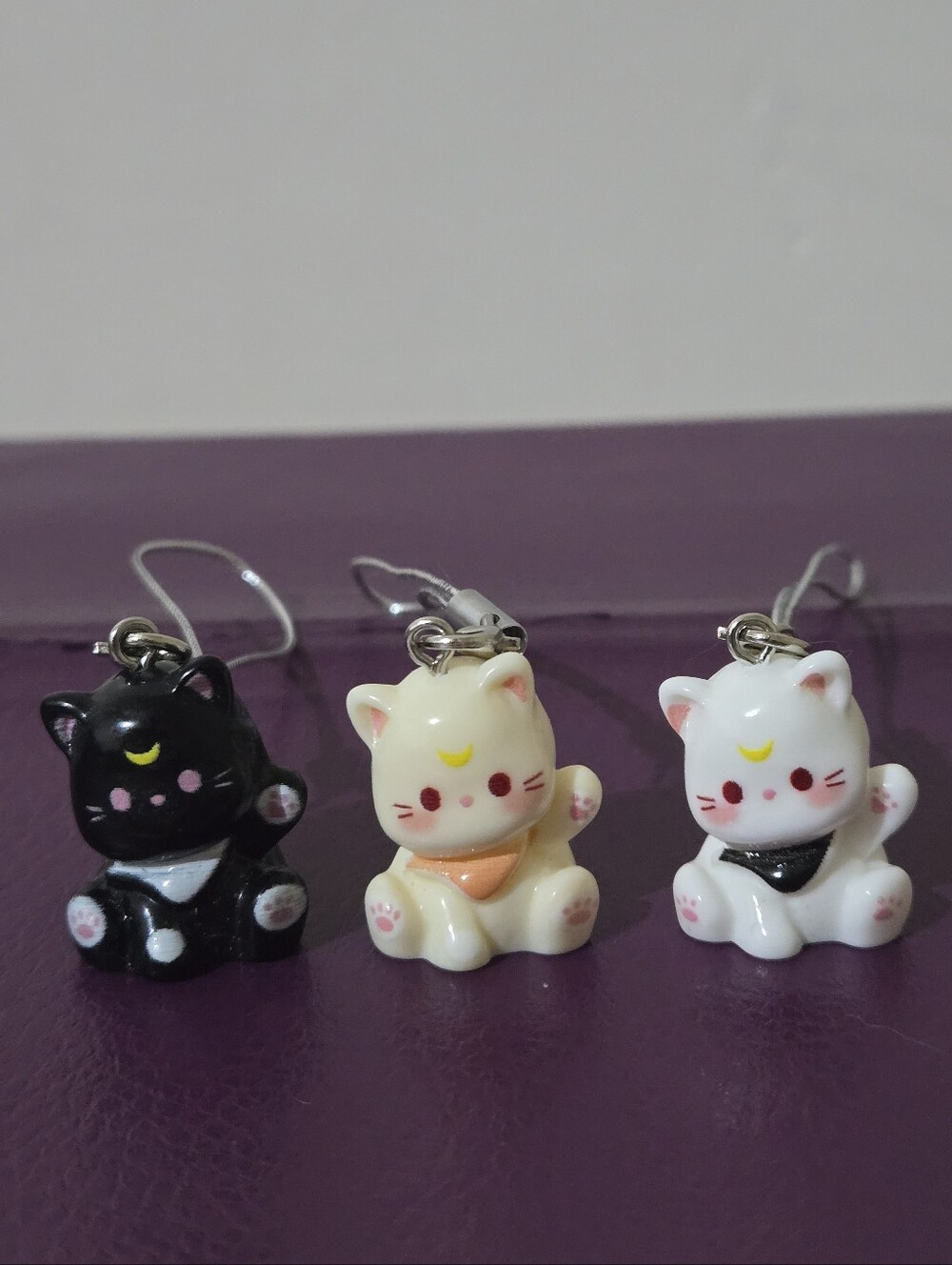 Cute Cat Phone Charm - Black Cream, Or White